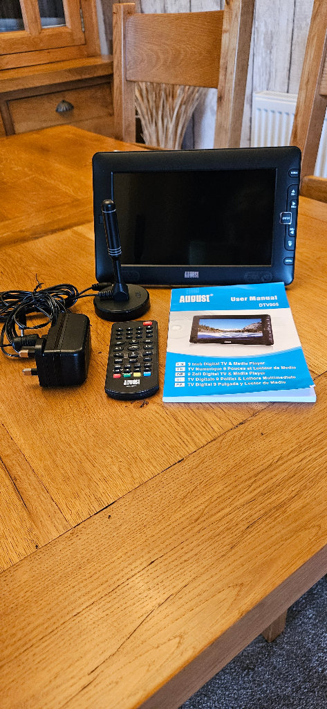 August 9 inch digital tv and media player