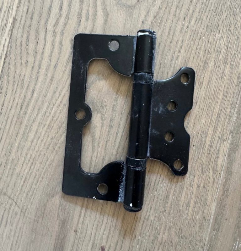 New hinges, black and white 