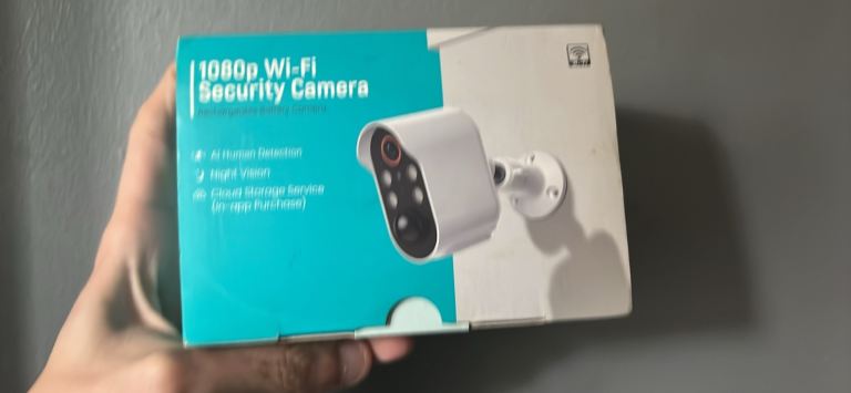 1080p night vision WiFi security camera never used 