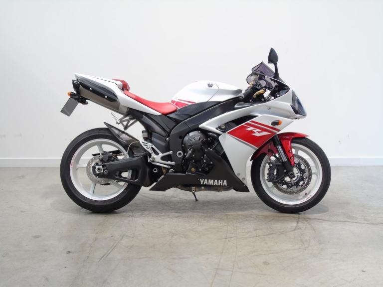 2008 Yamaha YZF-R1 4C8 in Vivid Red, 22,000mi, Full Major Valve Service Done!