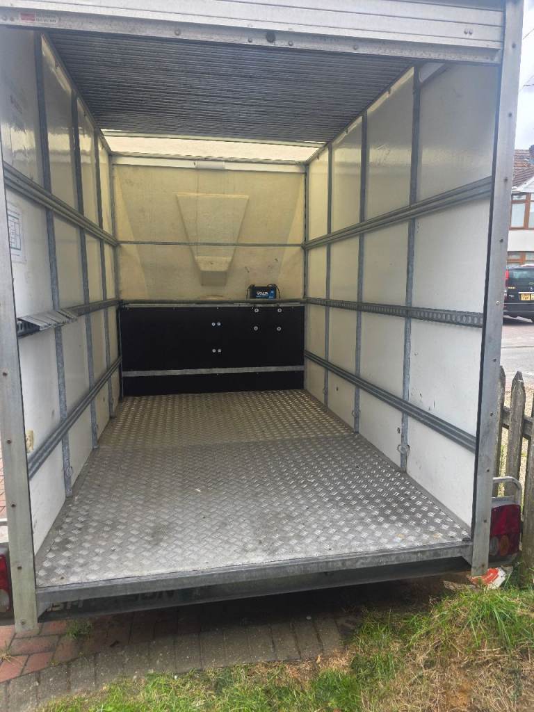 Bateson box trailer with motor movers 