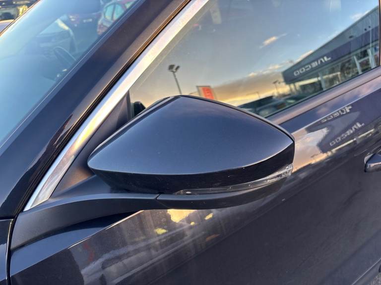 2019 Volkswagen T-Roc 2.0 TDI R-Line 5dr Hatchback DIESEL Manual