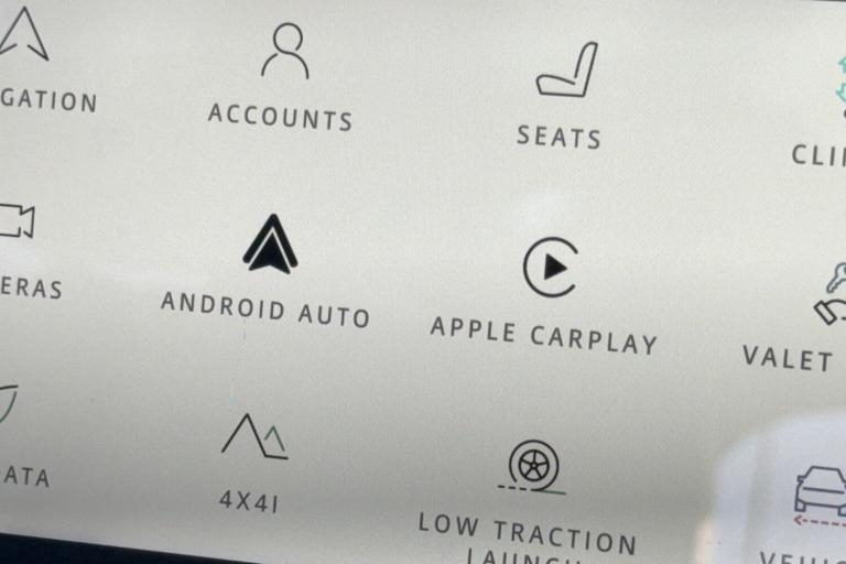 2024 Land Rover Defender 110 3.0 D300 X-Dynamic SE 5dr SUV DIESEL Automatic