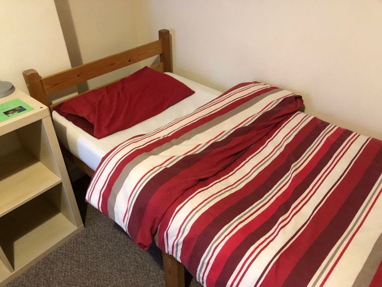 3 single beds and mattresses 
