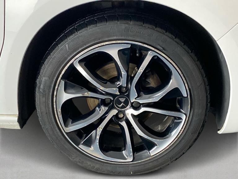 2017 DS Automobiles Ds4 Prestige Puretech S/s 4 Puretech Prestige S/S Hatchback PETROL Manual