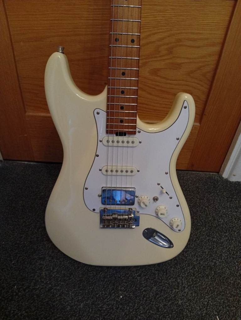 Electric Guitar - EastCoast ST2 Deluxe HSS Roasted Maple Neck Vintage White