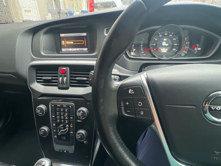 Volvo, V40, Hatchback, 2017, Manual, 1969 (cc), 5 doors