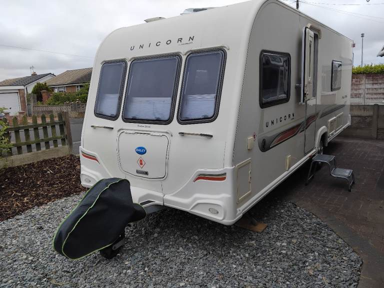 2011 Bailey Unicorn Valencia, Fixed Bed, Motor Mover, Awnings, Extras