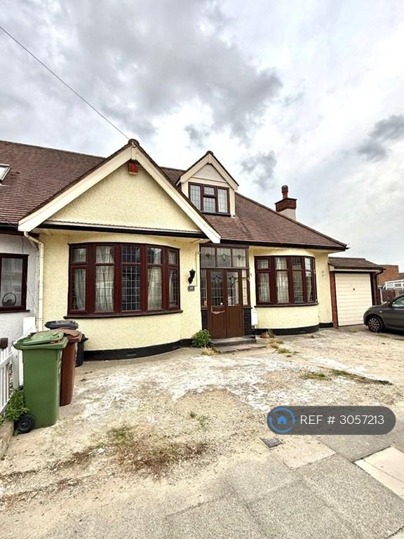 3 bedroom house in Whalebone Grove, Romford, RM6 (3 bed) (#3057213)