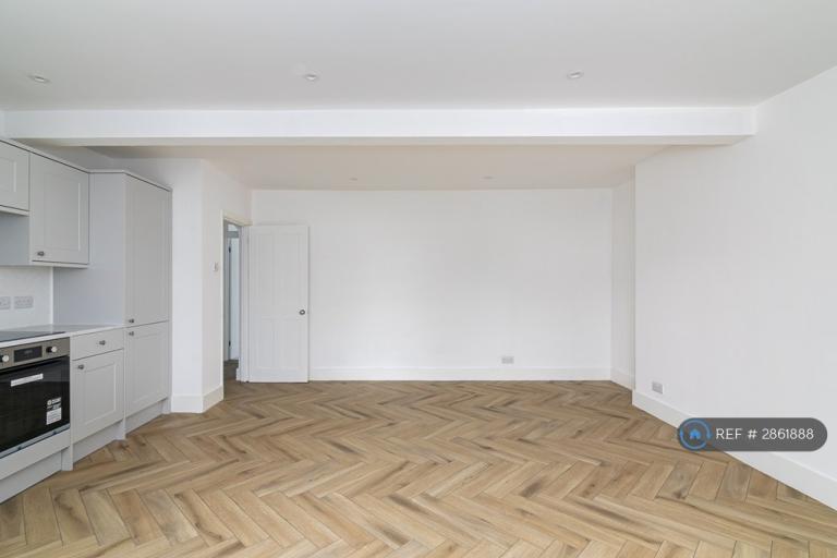 2 bedroom flat in Hervey Road, London, SE3 (2 bed) (#2861888)