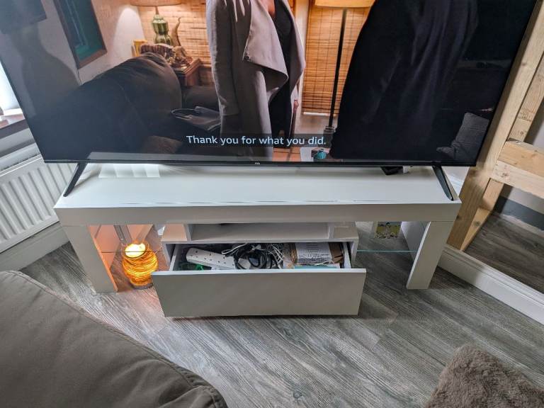 Free Free Free Modern White TV Stand with Drawer and Glass Shelf