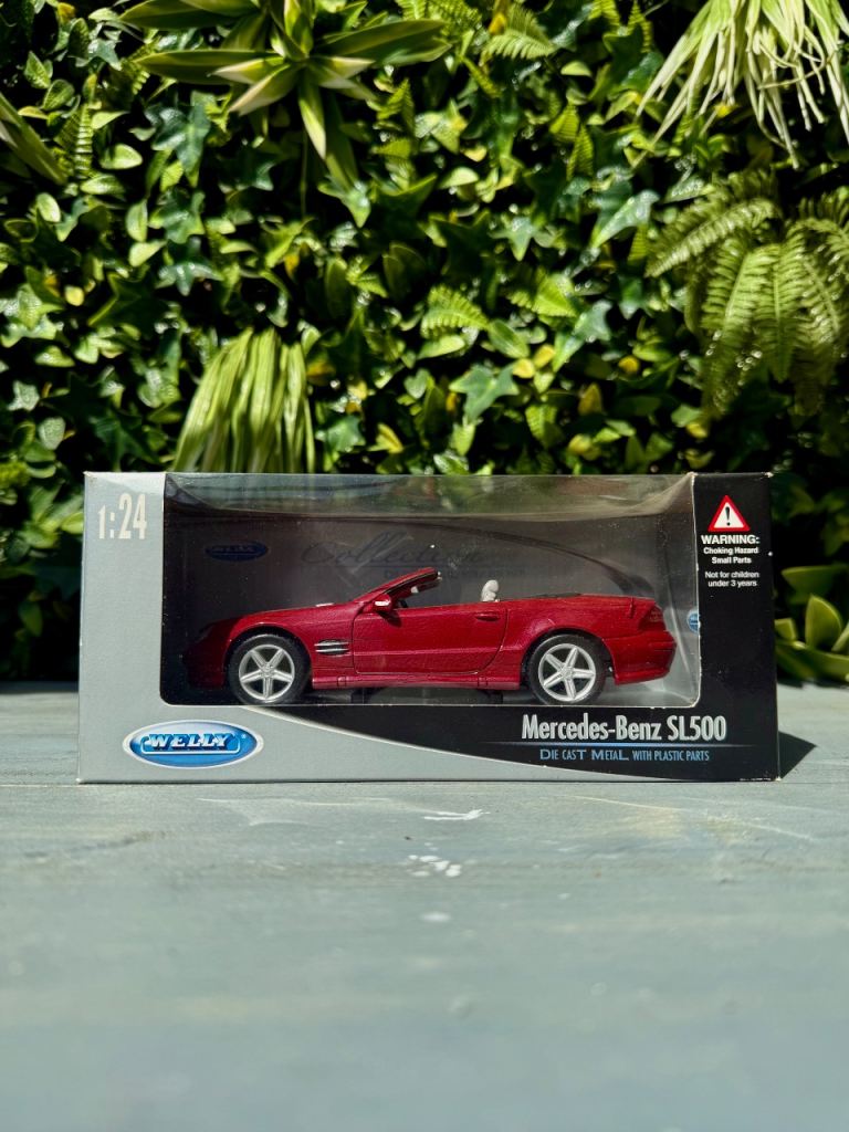 Welly 1:24 Mercedes-Benz SL500 Die Cast Model – New in Box
