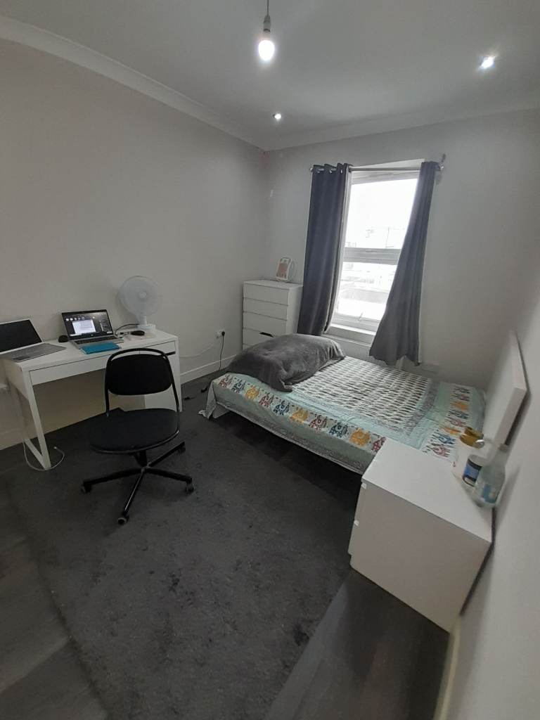 Large Double  Room with Bills £850