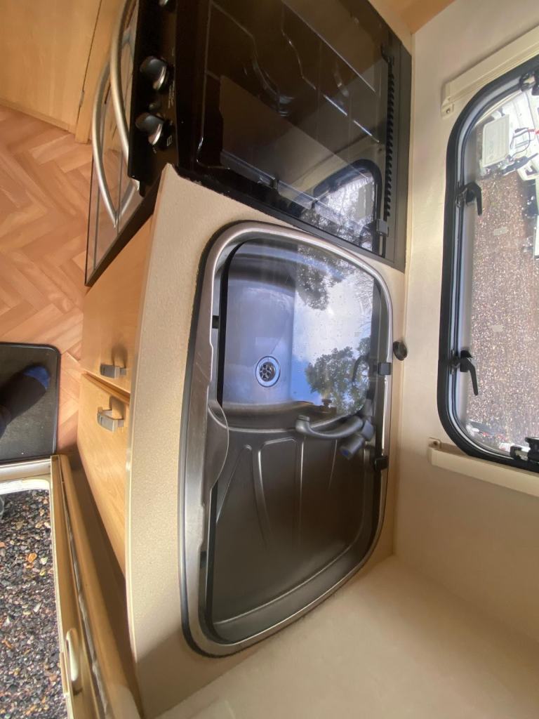 LUNAR ARIVA - 2008 - 2 BERTH - END KITCHEN - MOVER - 
