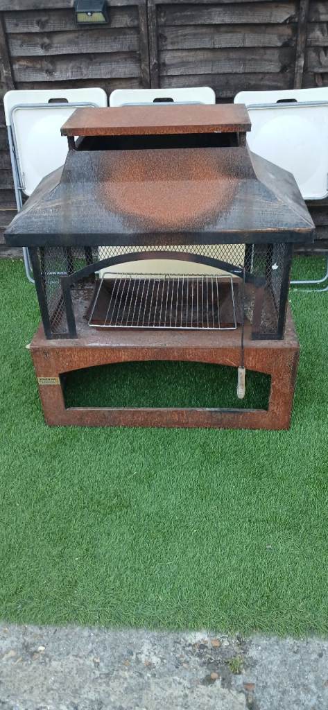 Outdoor Metal Chiminea / BBQ Grill with Grate