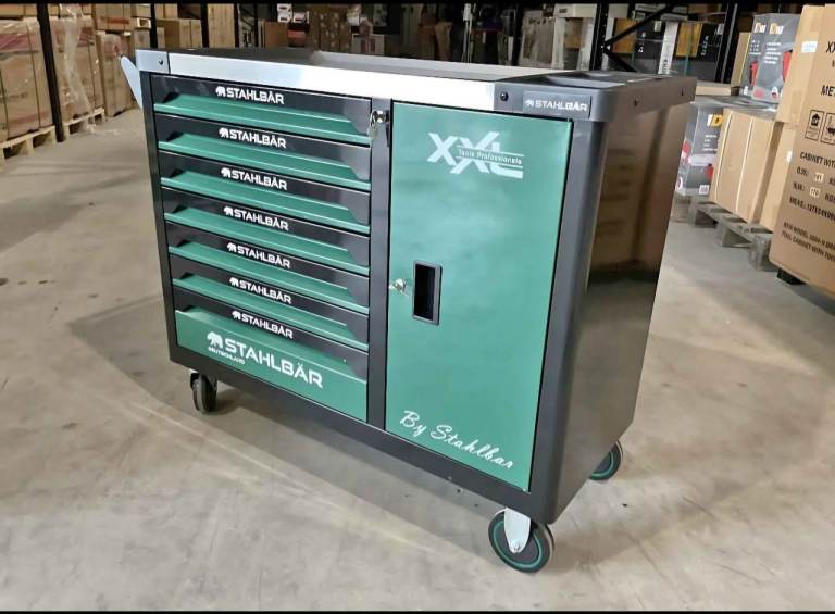 41" wide 7 drawer tool cabinet INCLUDES TOOLS