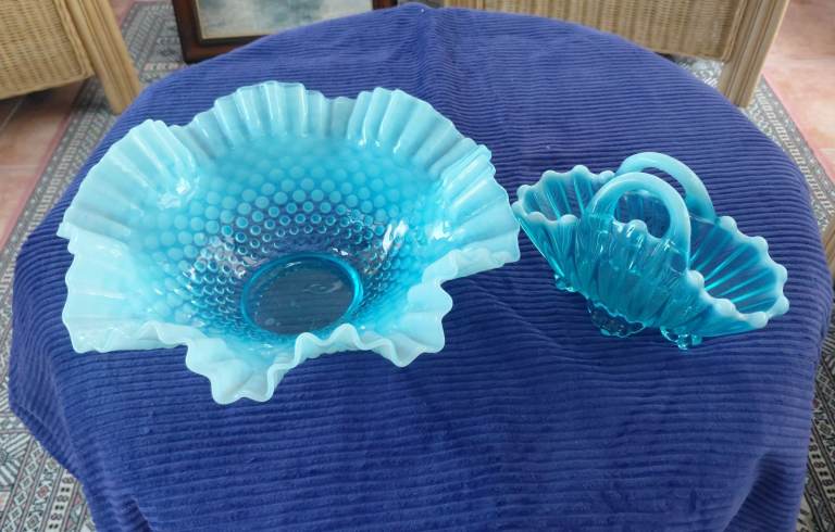 LARGE FENTON OPALESCENT VINTAGE HOBNAIL DISH & ANTIQUE DAVIDSON PEARLINE BASKET