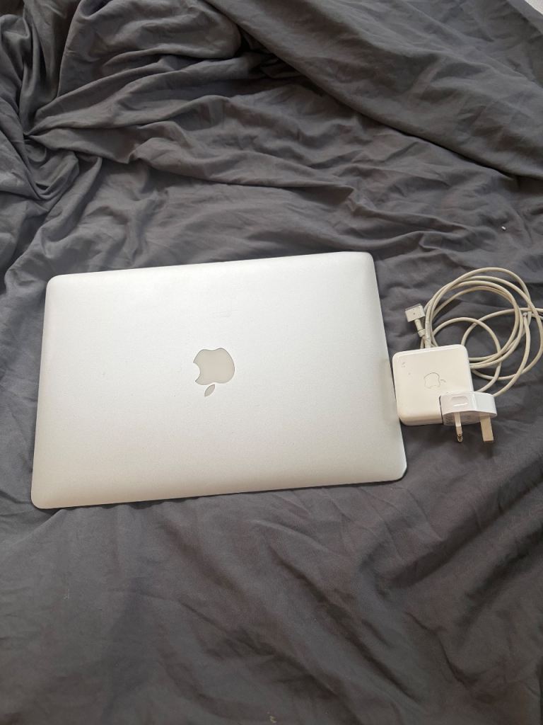 Apple MacBook Air 13-inch (Early 2015) 256GB SSD – Good Condition