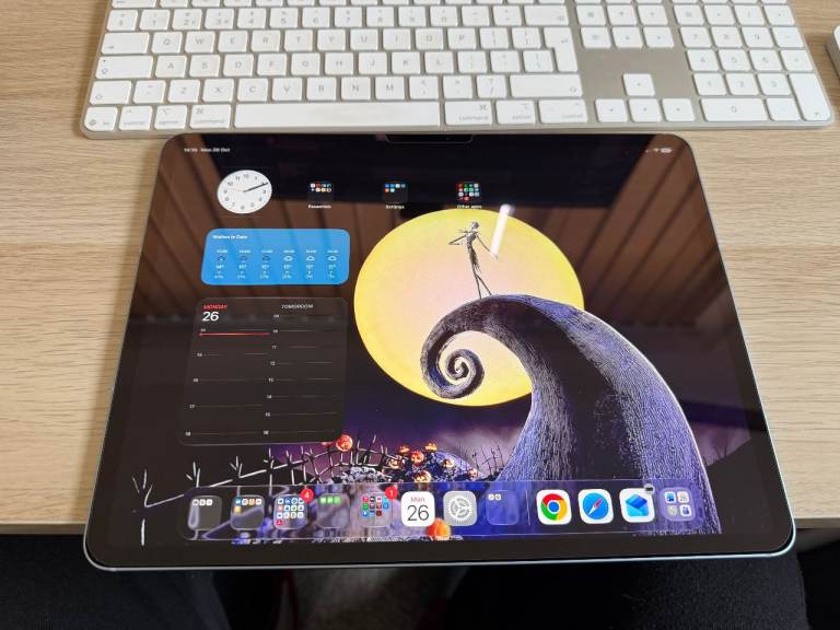 Apple iPad Air 13" 2025 M3 128GB WiFi+Cellular 5G Blue & pristine condition