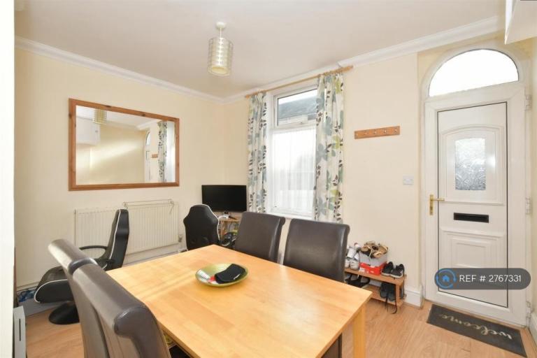 2 bedroom house in Newcome Road, Portsmouth, PO1 (2 bed) (#2767331)