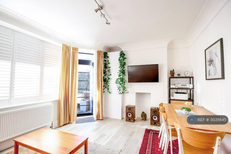 2 bedroom flat in Brittany Court, Hove, BN3 (2 bed) (#3035645)