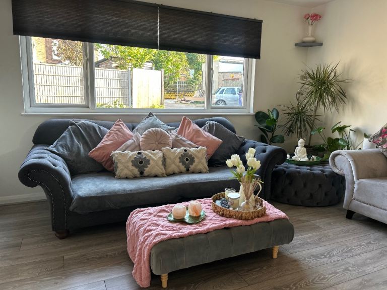 Stunning Dark Gray 4-Seater Chesterfield Sofa