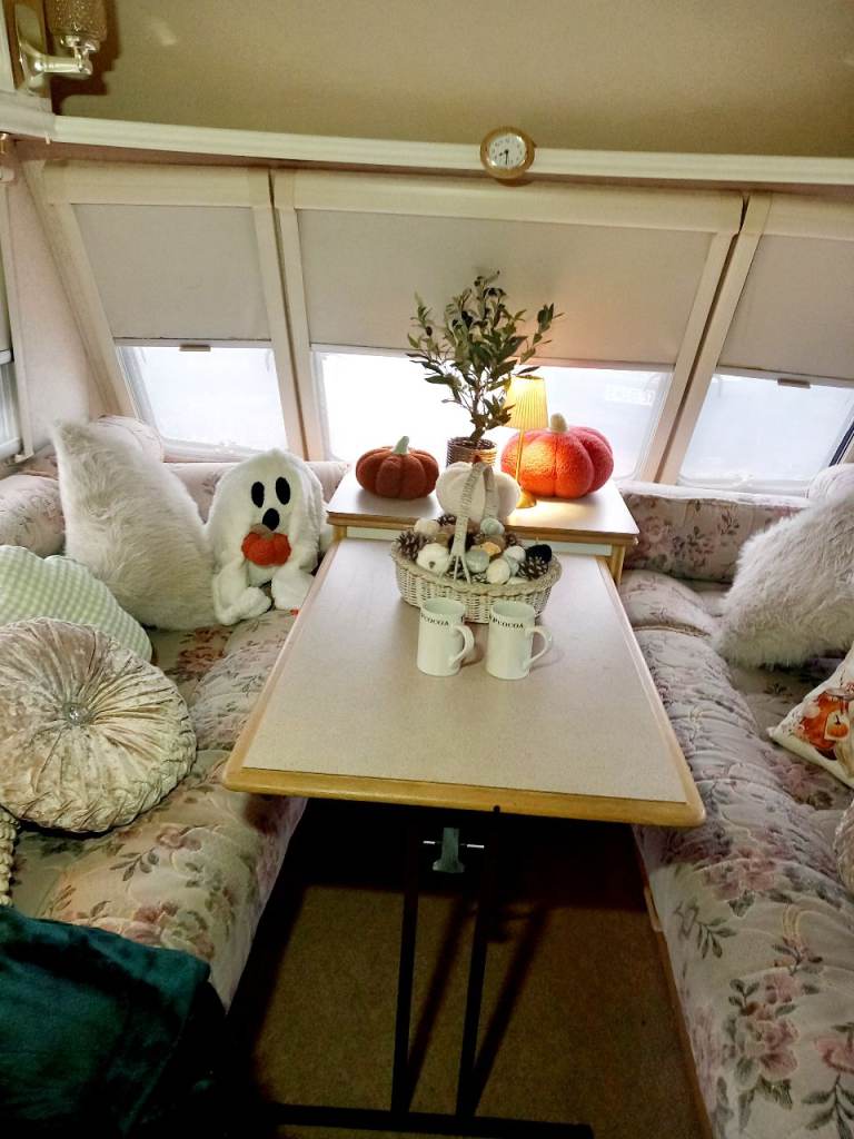 LOVELY CLEAN DRY 2 BERTH ABBEY GTS CARAVAN WITH END KITCHEN+AWNING FOR SALE