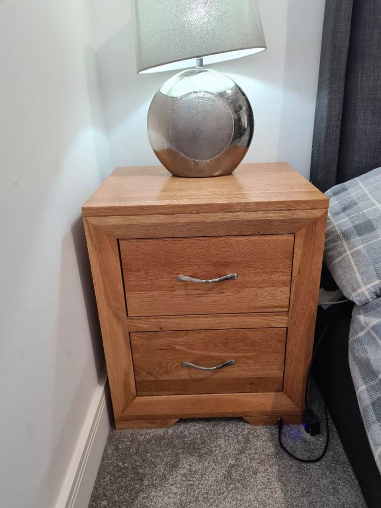 2x chest of drawers/bedside tables
