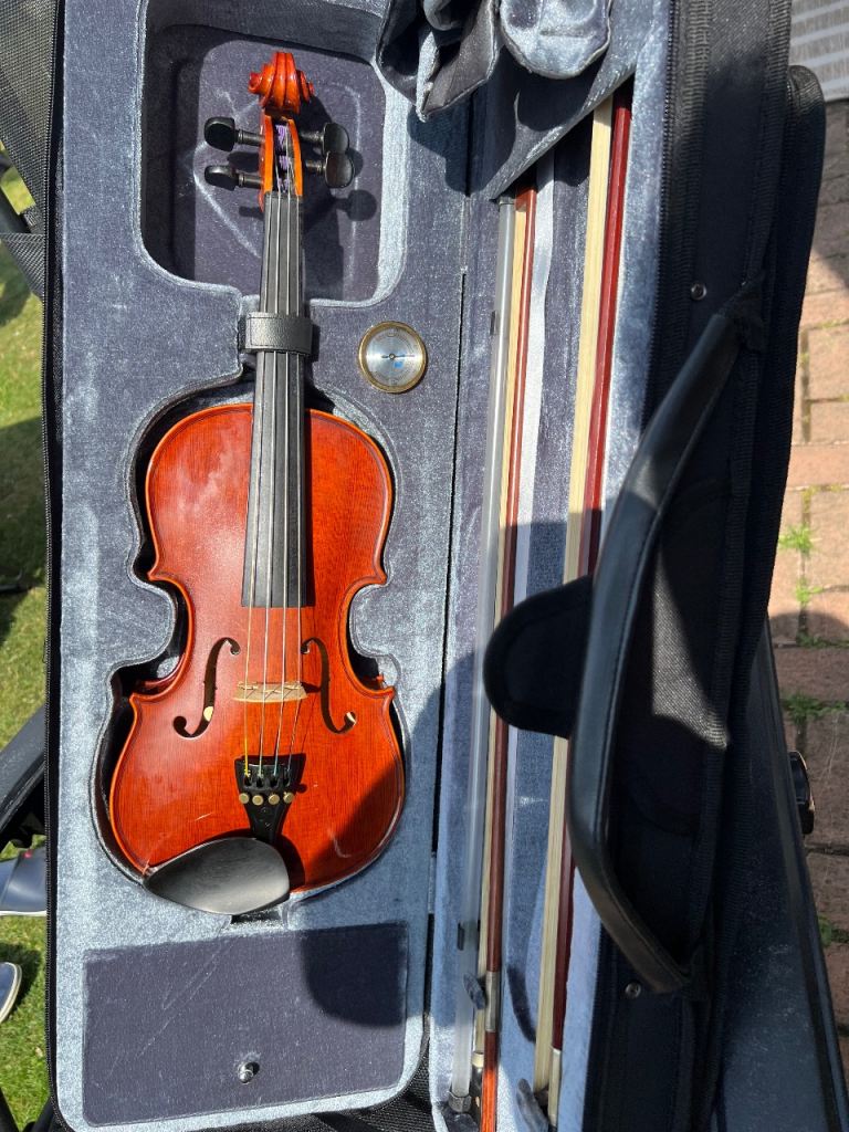 Stentor 3/4 Violin with Case and Bows 