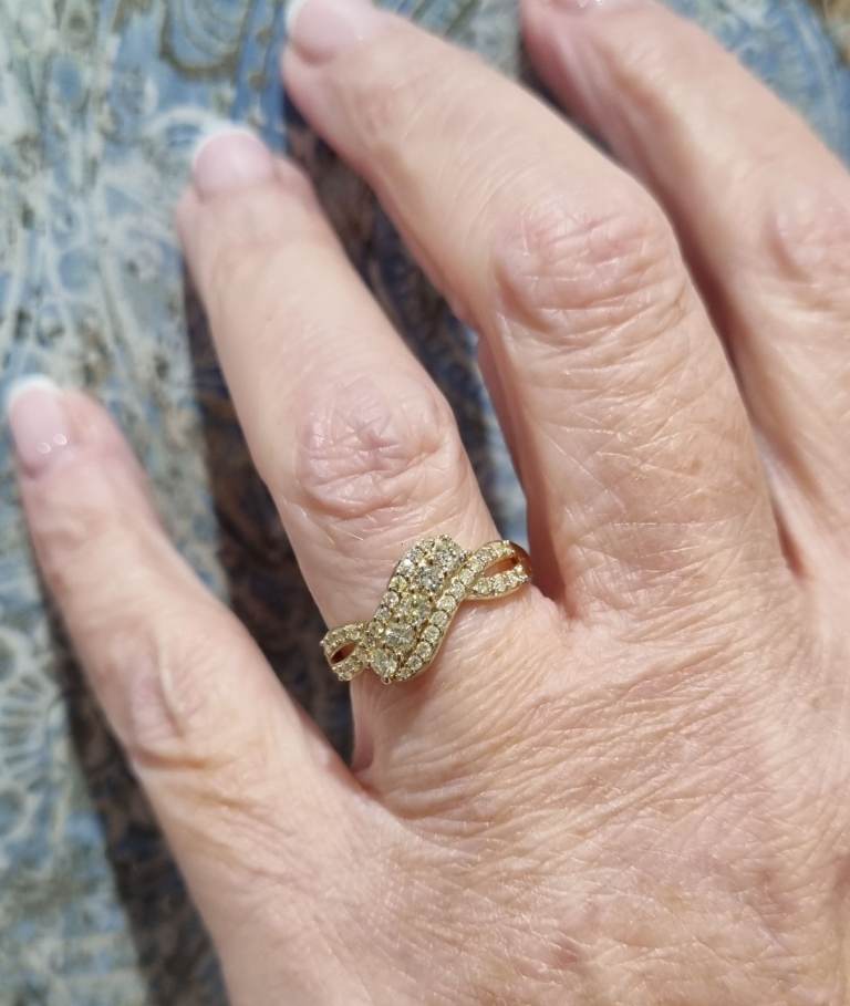 Gold 9ct Diamond cluster ring.  0.50ct. 