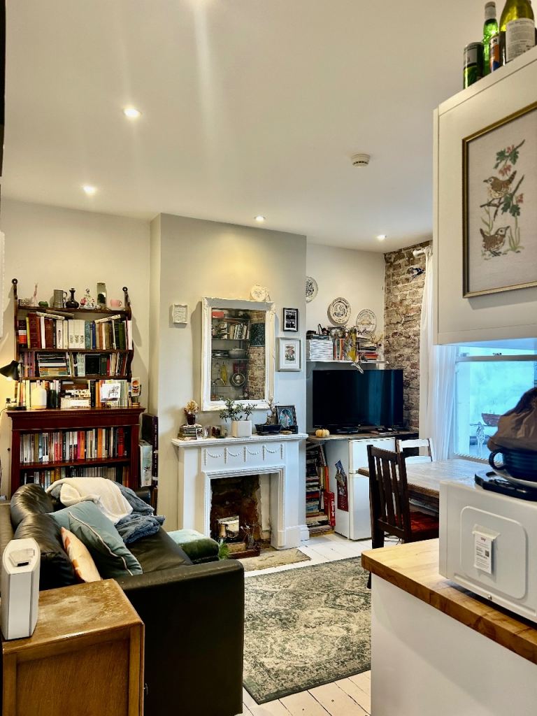 2 BEDROOM FLAT ON ELM GROVE - £1350 PCM