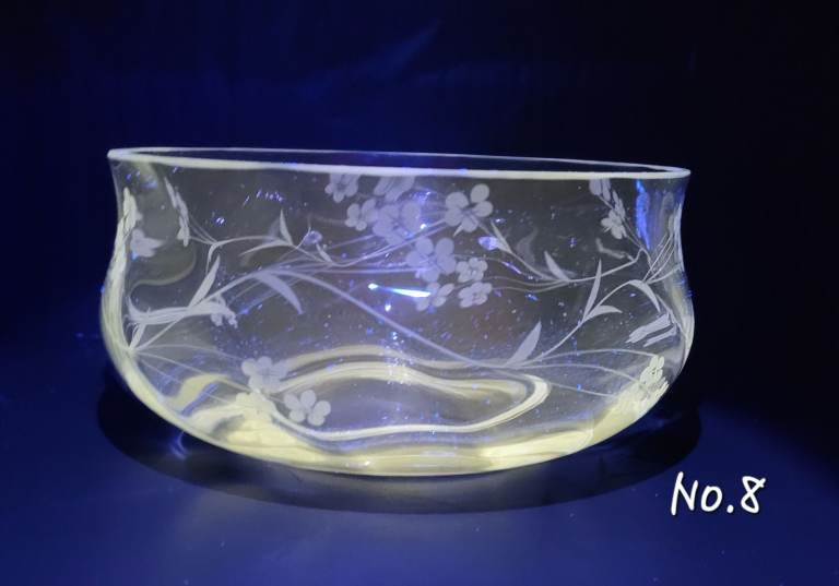 Large Vintage Mid-Century Selenium Glow Glass UV Reactive Floral Bowl