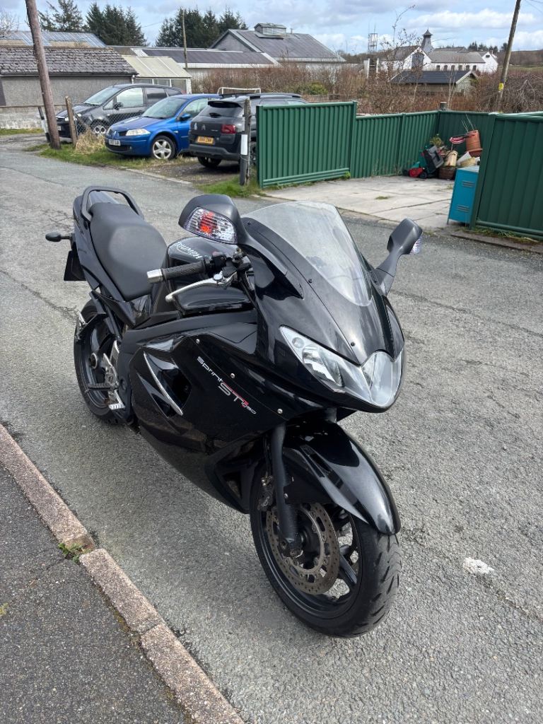 Triumph Sprint 1000cc motorbike ST 1050