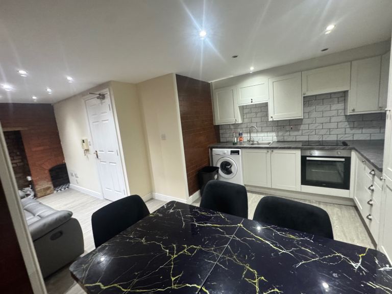 Beautiful fully finished 4 bedroom flat/apartment to Let M19 area