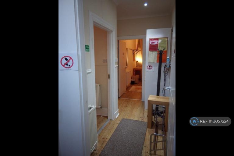 3 bedroom flat in Froghall Road, Aberdeen, AB24 (3 bed) (#3057224)