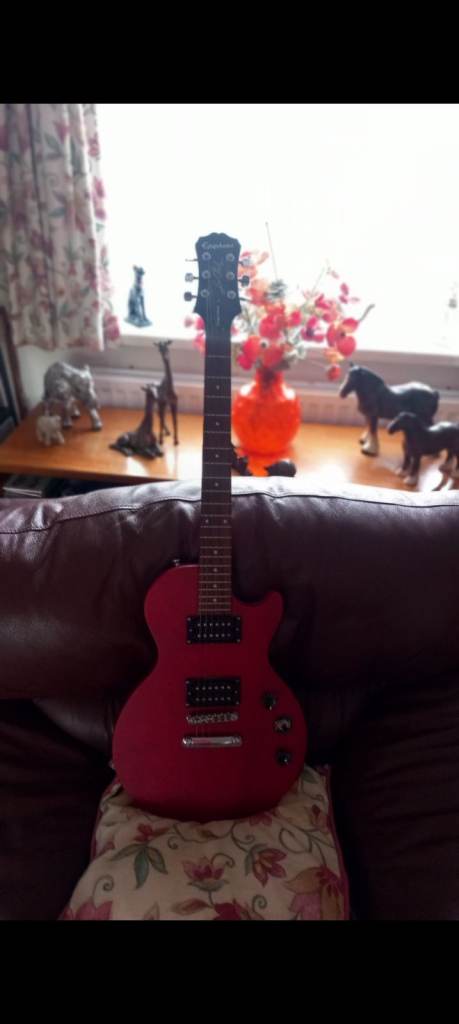 Red Epiphone Les Paul Electric Guitar – Good Condition