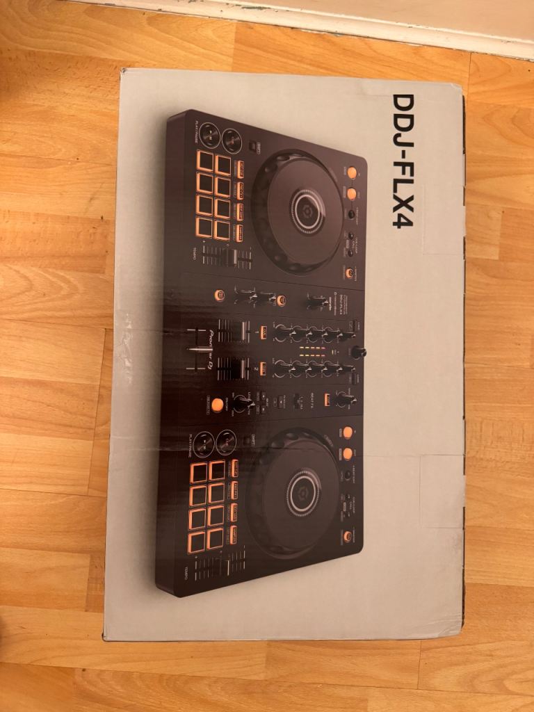 Brand new Pioneer DDJ-FLX4 Controller/Decks