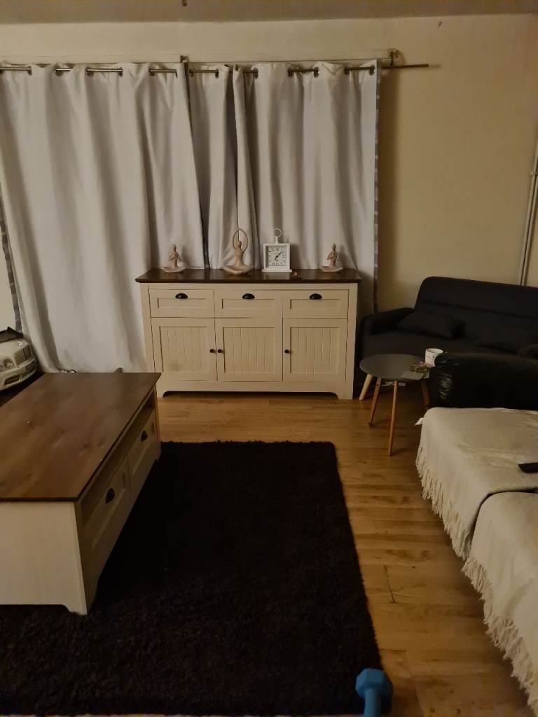 2 bed house/flat no high rise , balcony,  lift
