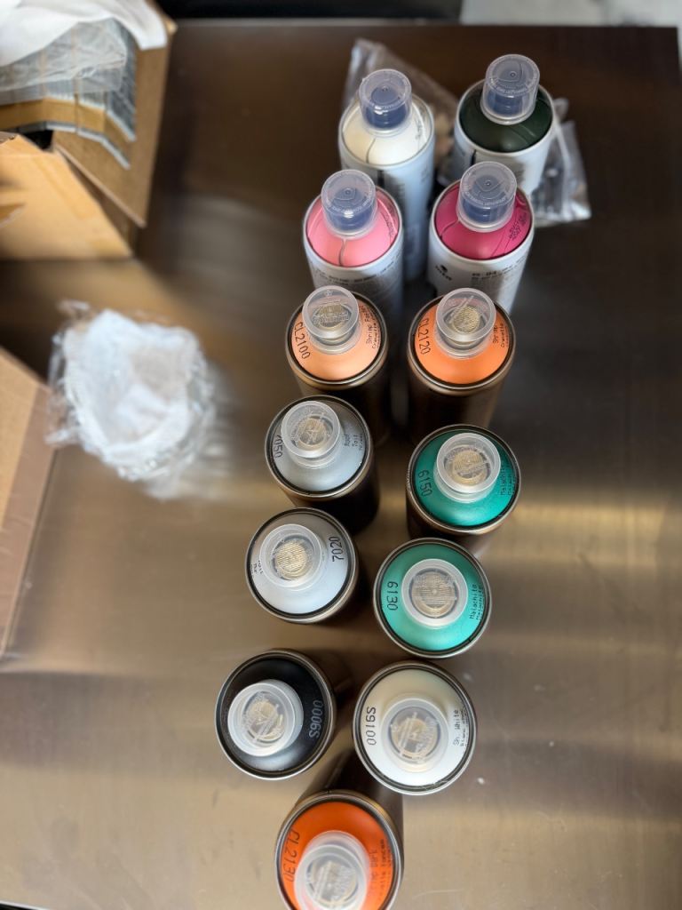 13 cans brand new Spray Paint MTN94 & Montana Gold