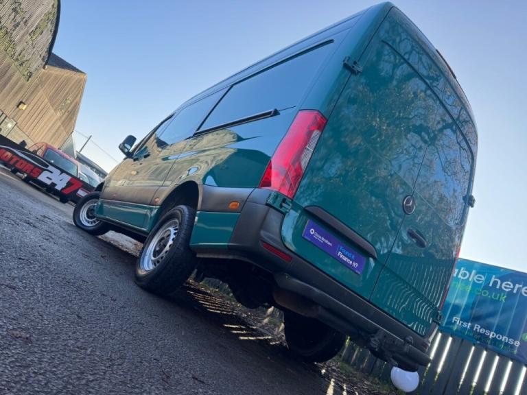  Mercedes-Benz Sprinter SPRINTER 2.1L 314CDI 3.5t H2 L2 RWD WINDOW COMBI CREW