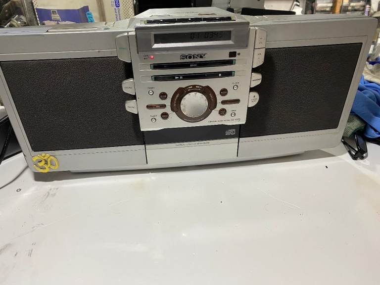 SONY CD CASSETTE RECOEDER