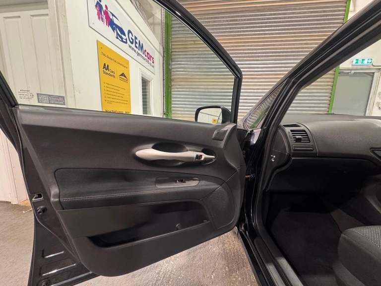 TOYOTA AURIS 1.8 VVT-h T4 2012