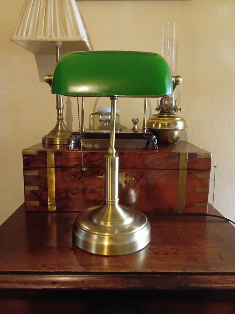 Classic Green Banker's Lamp with Brass Base – Good Condition