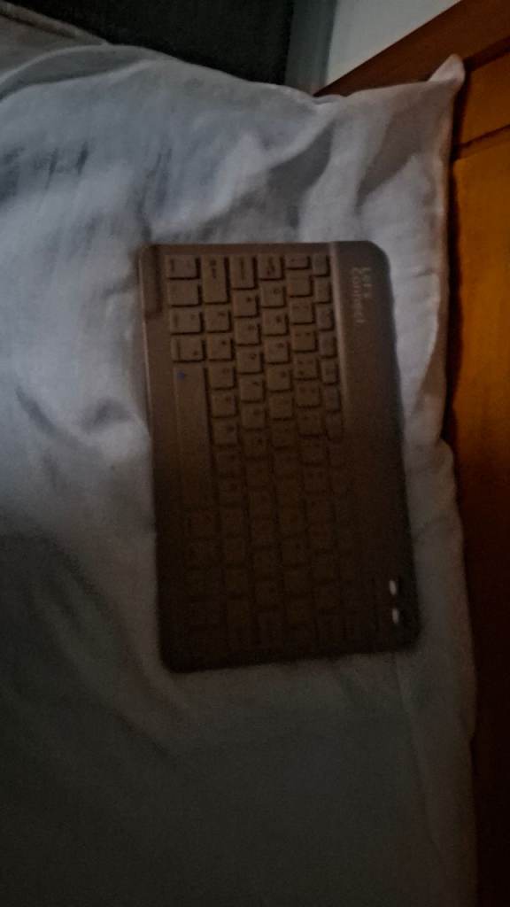 Universal Tablet Keyboard – Light brown
