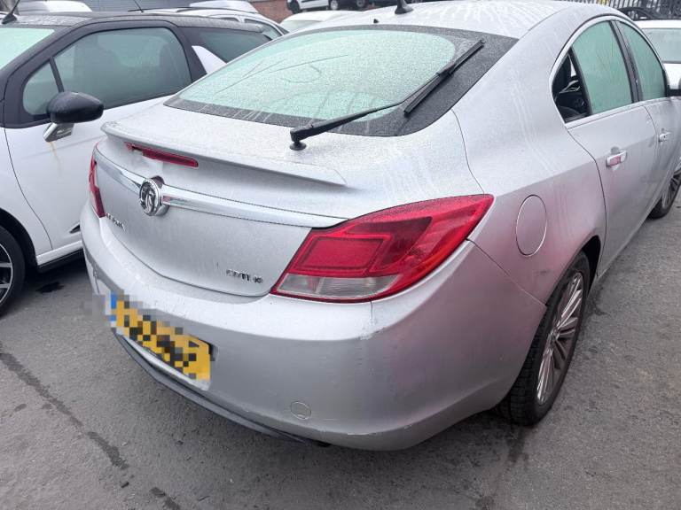 Breaking spare parts vauxhall insignia 