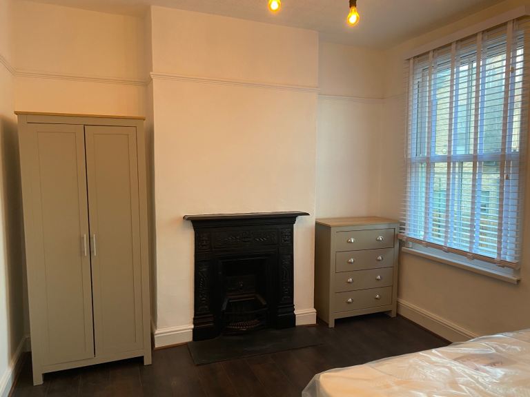 Large Double Room to Rent in Plaistow E13 – £900 pcm Bills Included – Available Now!