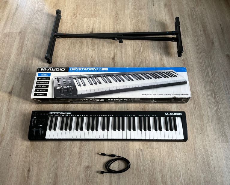 image for M-AUDIOd Keystation 61 MK3 and stand