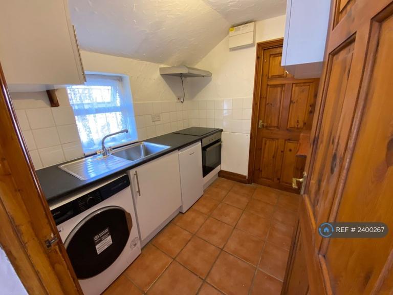 2 bedroom flat in Nightingale Road, Hitchin, SG5 (2 bed) (#2400267)