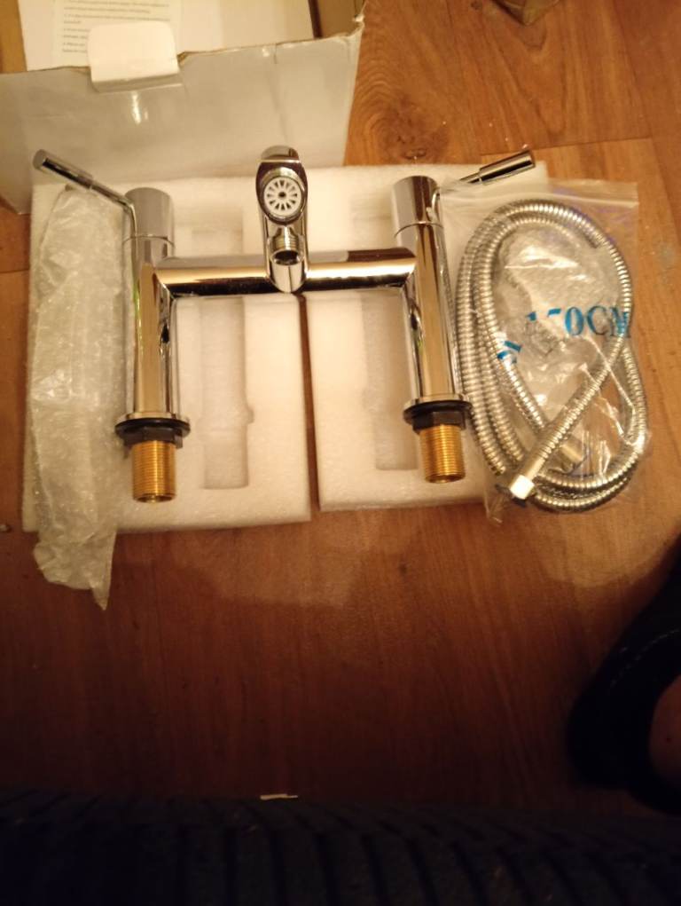 New Chrome Bathroom Mixer Tap with Shower Hose