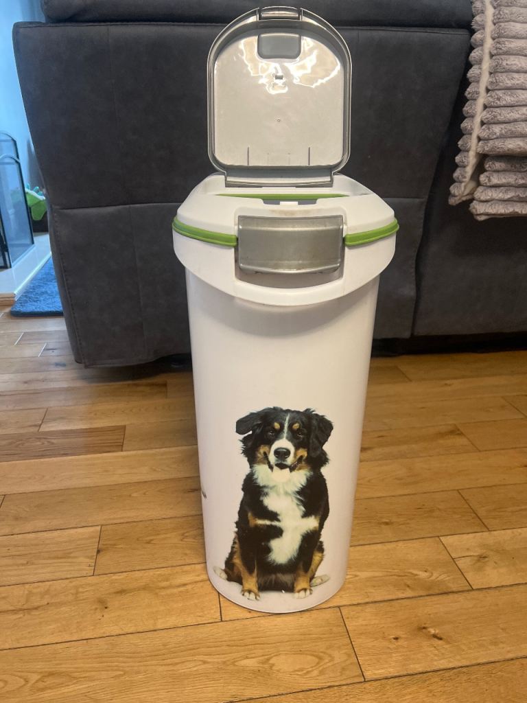 Dog storage Bin 